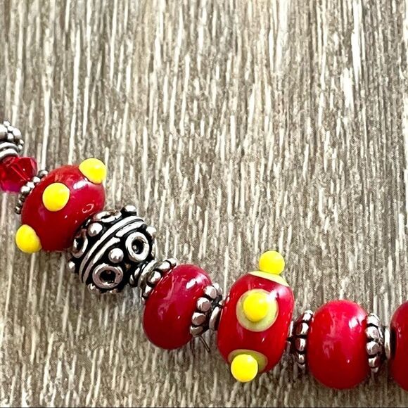 Red lamp work bead bracelet with silver and Swarovski crystals - Picture 11 of 11